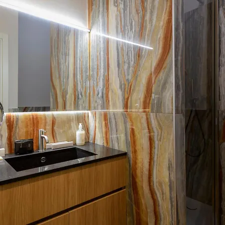 ゲストハウス Dibraluxurysuites 4*