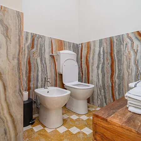 Dibraluxurysuites