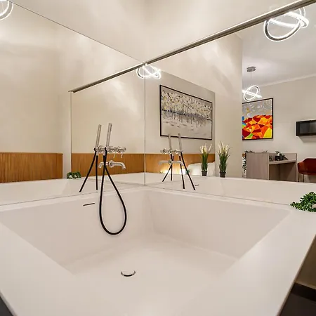 Dibraluxurysuites Duomo 4* Milan